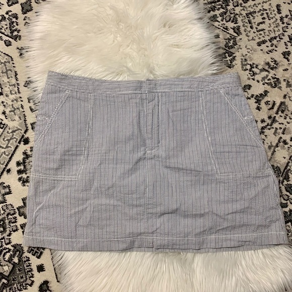 🔴 Dockers mini skirt MUST BUNDLE 2+ ITEMS TO PURCHASE - Picture 1 of 5